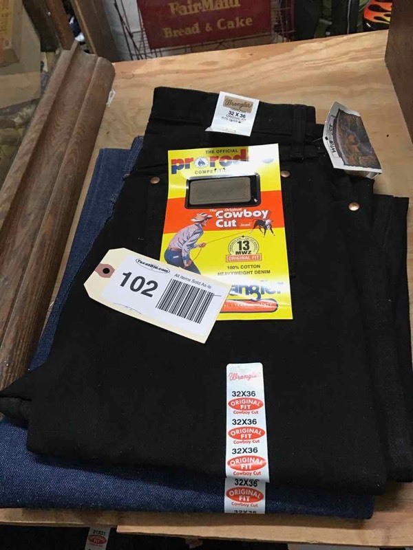 lot 102 image: Wrangler 13MWZ Original Fit Cowboy Cut Jeans (2) 32 x 36