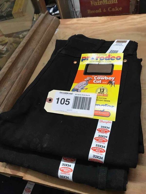 lot 105 image: Wrangler 13MWZ Original Fit Cowboy Cut Jeans (2) 33 x 34