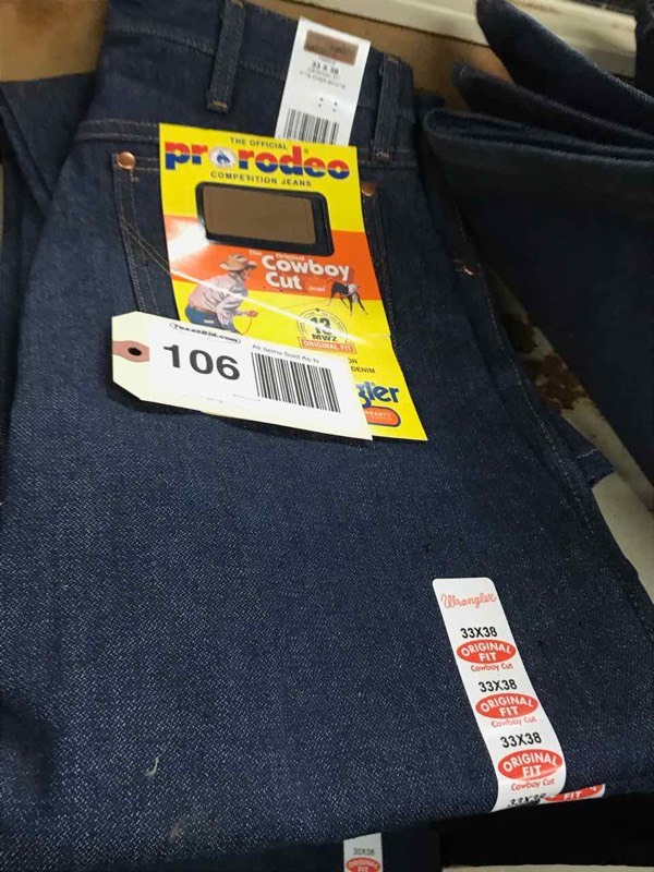 lot 106 image: Wrangler 13MWZ Original Fit Cowboy Cut Jeans (2) 33 x 38