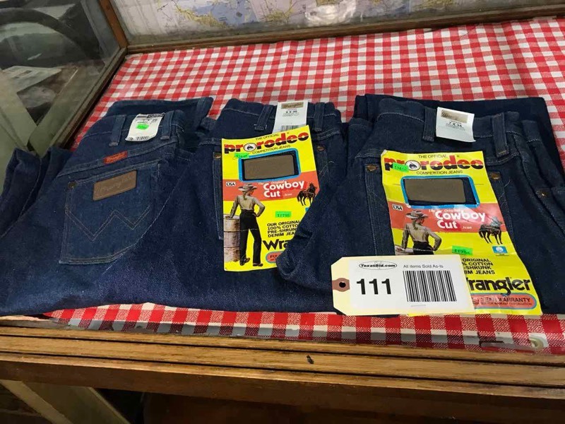 lot 111 image: (3) Wrangler Ladies Jeans