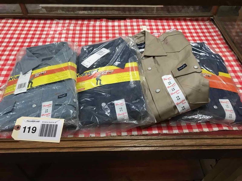 lot 119 image: Wrangler Cowboy Cut Shirt (4) 15 x 33