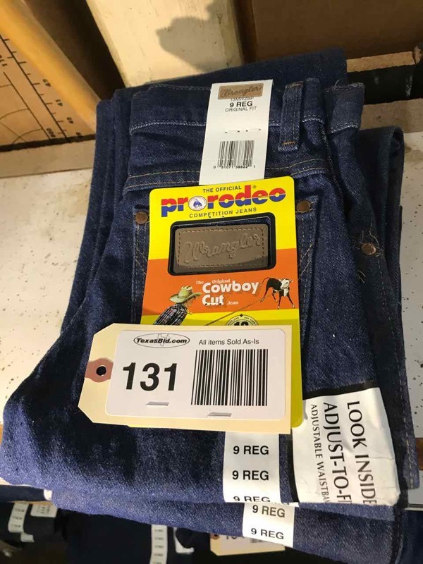 lot 131 image: Wrangler 13MWZBP Cowboy Cut Jeans (3) 9 Regular