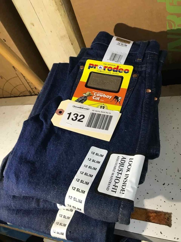 lot 132 image: Wrangler 13MWZBP Cowboy Cut Jeans (4) 12 Slim