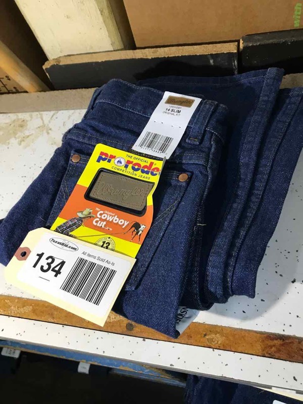 lot 134 image: Wrangler 13MWZBP Cowboy Cut Jeans (1) 14 Slim