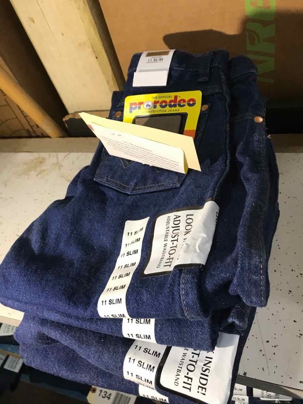 lot 137 image: Wrangler 13MWZBP Cowboy Cut Jeans (4) 11 Slim