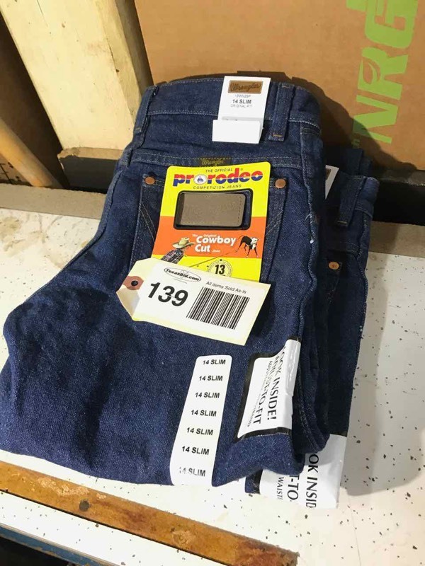 lot 139 image: Wrangler 13MWZBP Cowboy Cut Jeans (2) 14 Slim