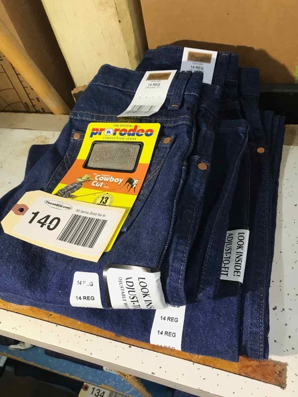 lot 140 image: Wrangler 13MWZBP Cowboy Cut Jeans (2) 14 Regular
