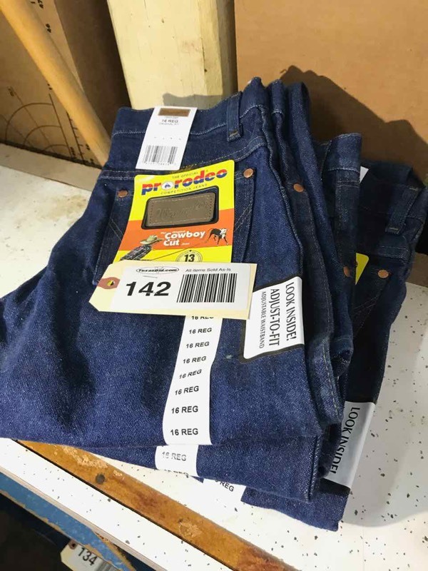 lot 142 image: Wrangler 13MWZBP Cowboy Cut Jeans (3) 16 Regular
