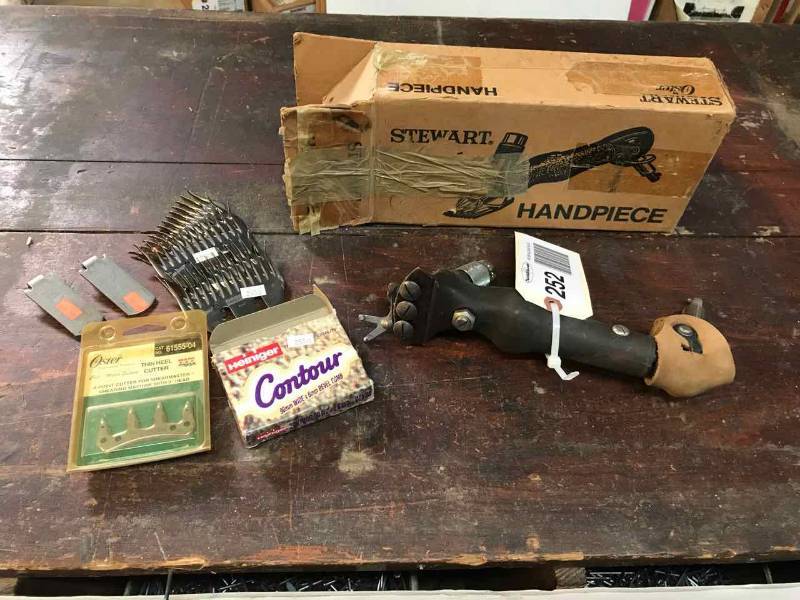 lot 252 image: Stewart Oster Handpiece Sheering Tool & Heiniger Combs (90mm wide x 6mm bevel)