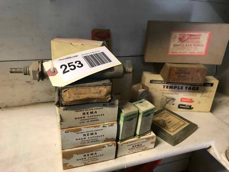 lot 253 image: Old Vetting Products, Ear Tags, Ear Punch