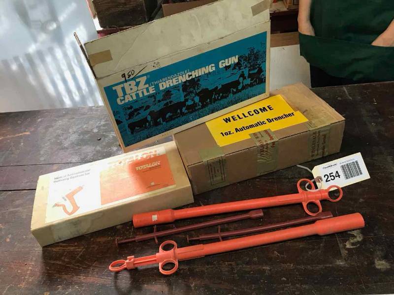 lot 254 image: Drenching Guns, Delivering System, All Weather Paintstiks
