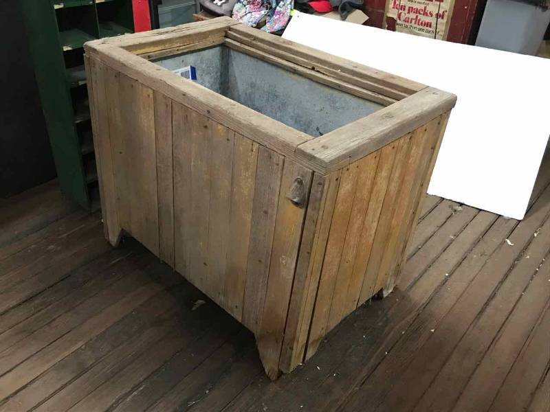 lot 319 image: Old Very Weathered Drink Cooler (out of Engels Store)