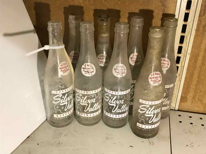 lot 326 image: (8) Bottles H.E. Butt Grocery Co. Silver Valley Beverages