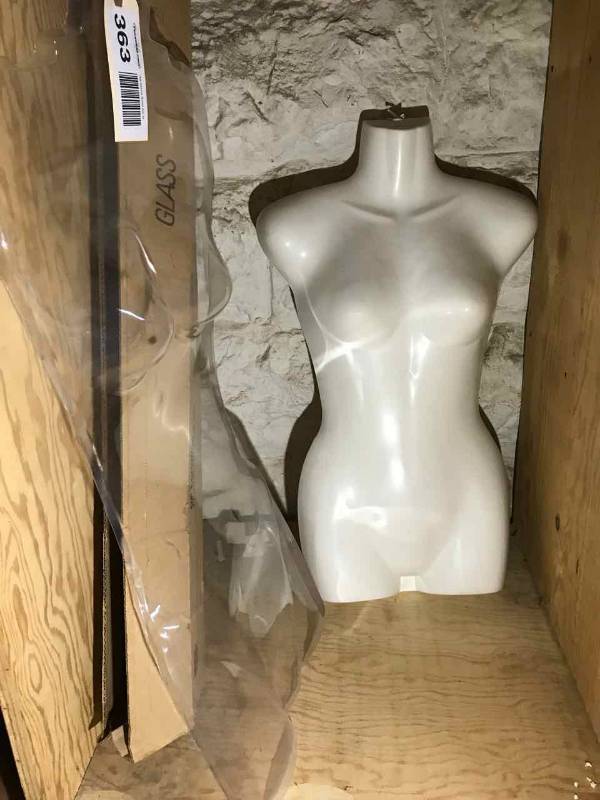 lot 363 image: Lady Bust Forms, Hanging