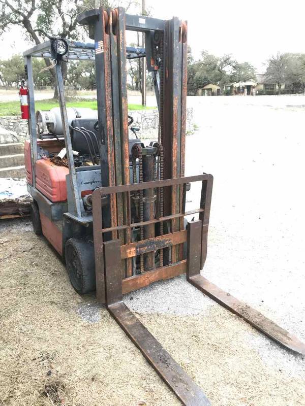 lot 377 image: Toyota Forklift  Mod. 5FGC25, Propane SN 79203 3-Stage Lift