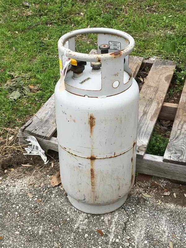 lot 378 image: Propane Bottle
