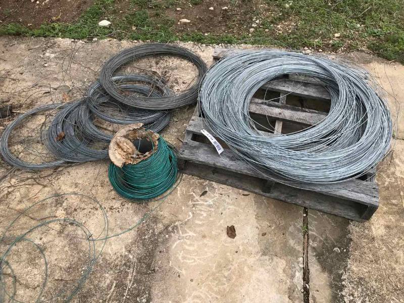 lot 379 image: Pallet - Smooth Wire
