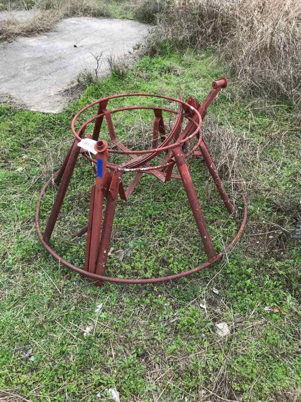 lot 381 image: Mineral Feeder Frame
