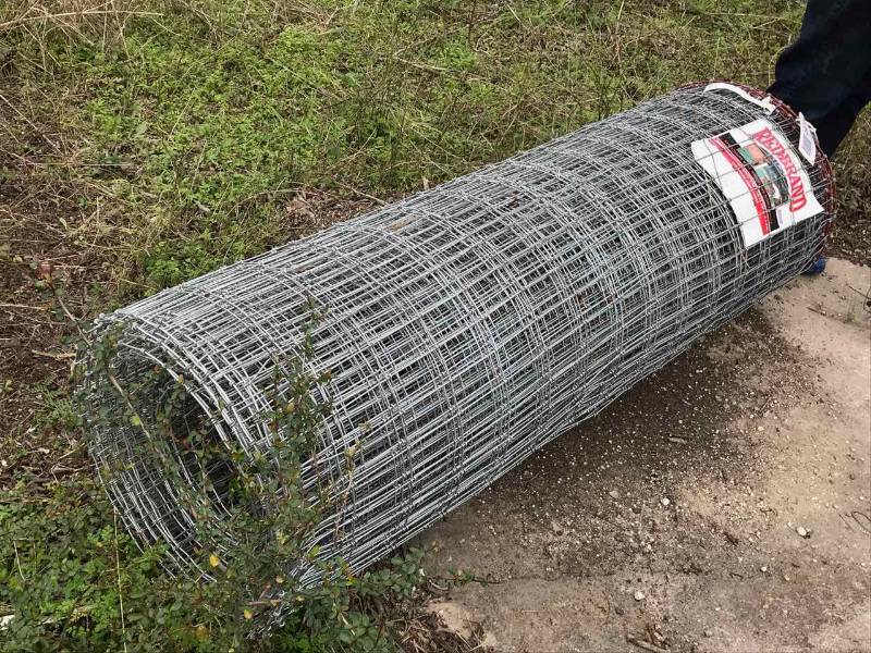 lot 385 image: Fence Wire, Red Brand (60 x 100 Ft.)