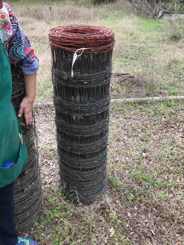 lot 396 image: Fence Wire Roll Red Brand (48 x unknown length)