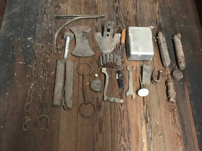 lot 455 image: Sweep, Gear, Axe Head, Window Weights, Etc.