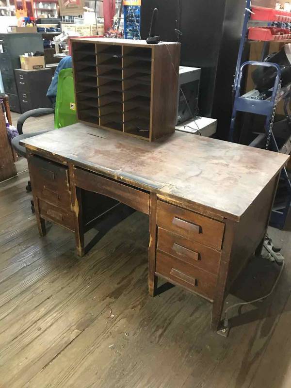 lot 454 image: Alfred Engels Desk