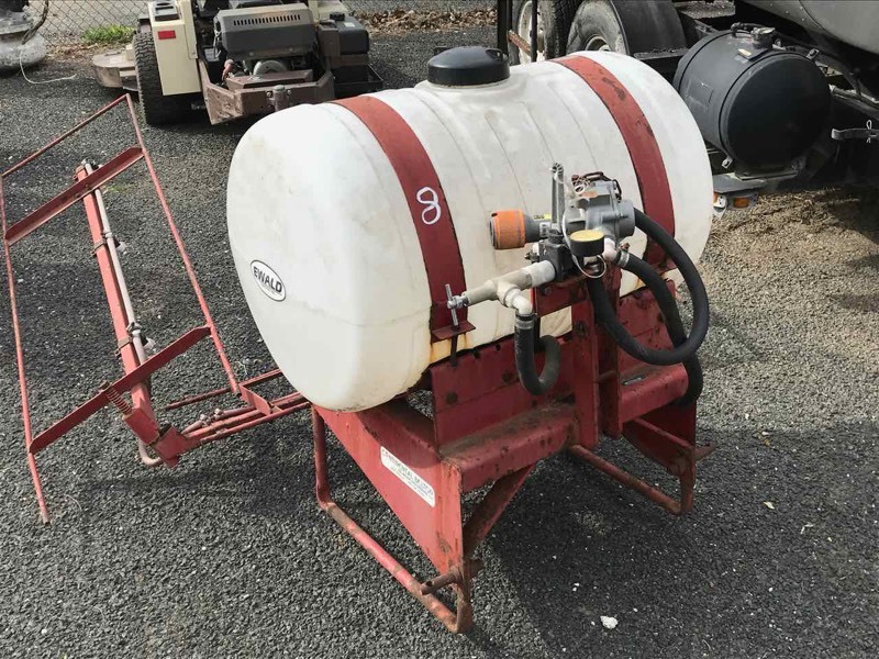 lot 8 image: Ag-Meier Sprayer wPTO Pump, Category 1 with Booms