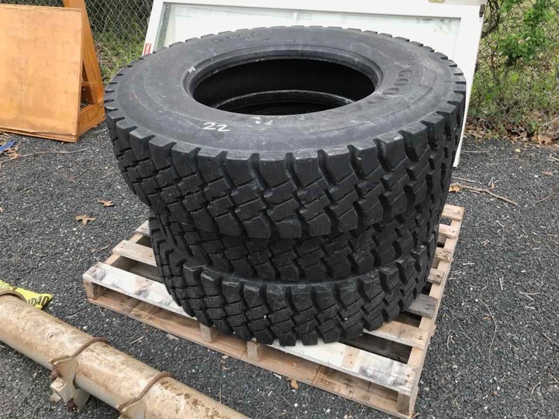 lot 22 image: (6) Used Tires (11R22.5)