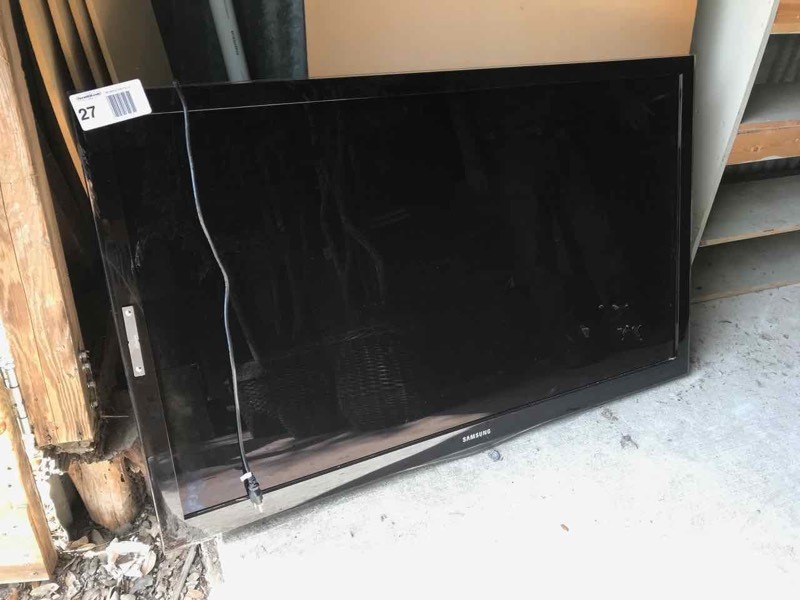 lot 27 image: Samsung 54 TV