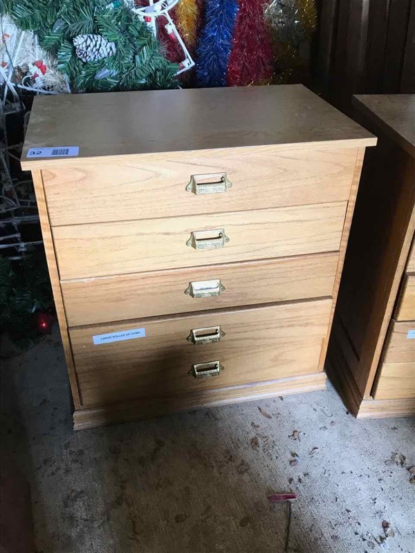 lot 32 image: Oak 5-Drawer Cabinet