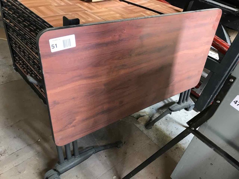 lot 51 image: Small folding table