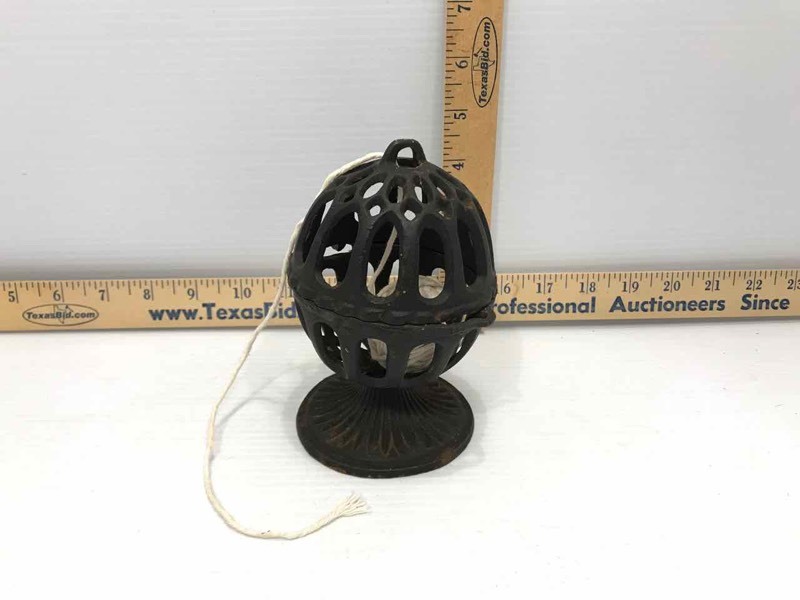 lot 56 image: Cast Iron String Holder