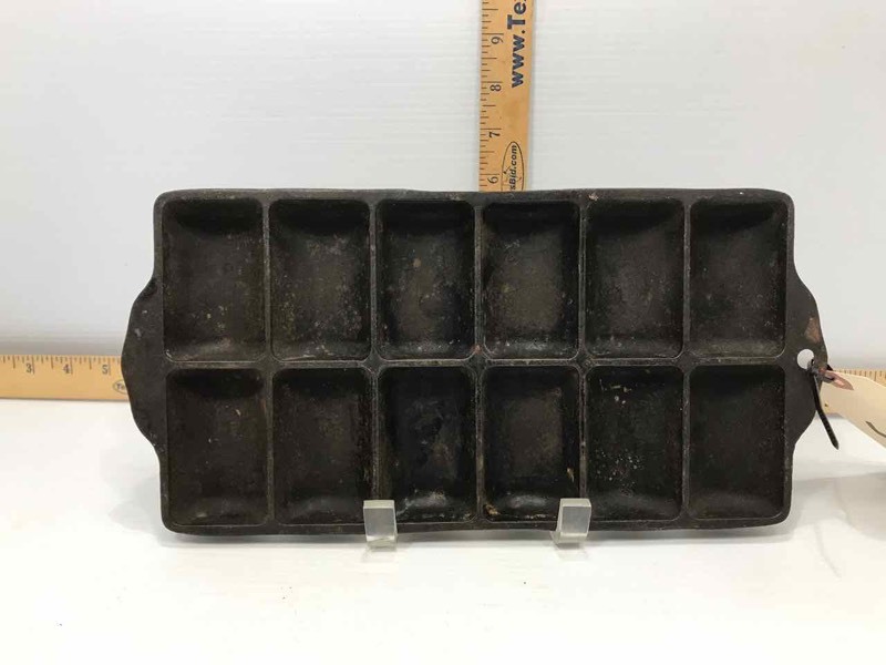 lot 58 image: Cast Iron Biscuit Pan (Griswold)