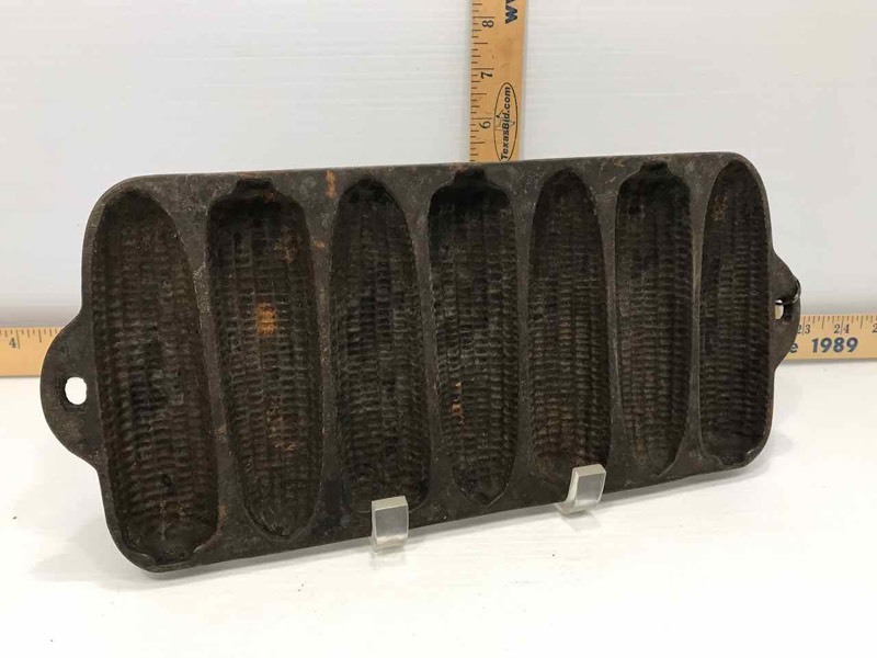 lot 59 image: Cast Iron Corn Stick Pan (Wagner Ware)