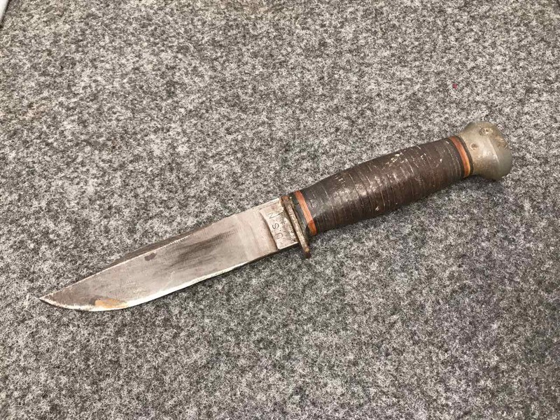 lot 62 image: Knife  Fixed Blade, U.S.N.