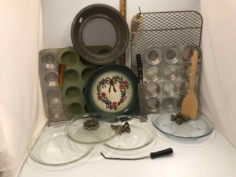 lot 105 image: Pie Plates, Muffin Tins, Cooling Rack, Icing Spreader, Angel Cake Cutter, Etc.