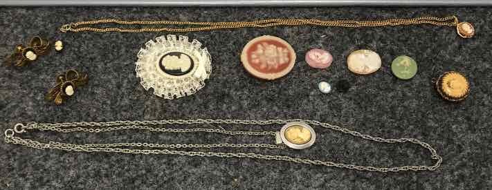 lot 111 image: Cameo Jewelry andor Pieces