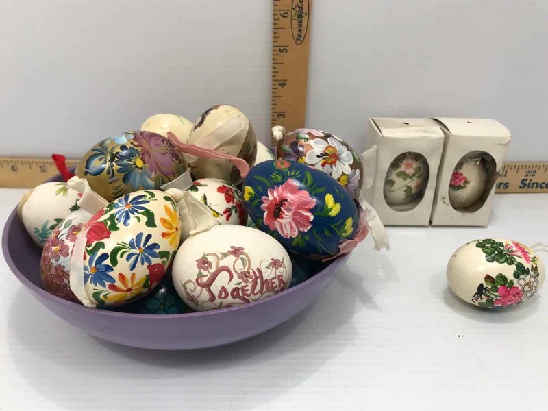 lot 120 image: Decorated EggsOrnaments B153(florals)