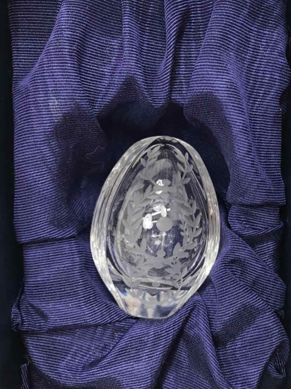 lot 127 image: Faberge Etched Glass Egg
