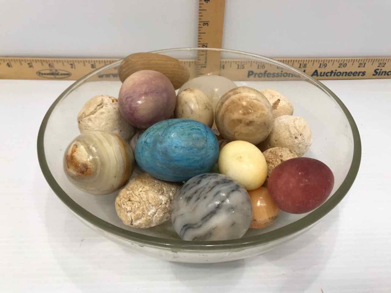 lot 129 image: StoneMarble Eggs