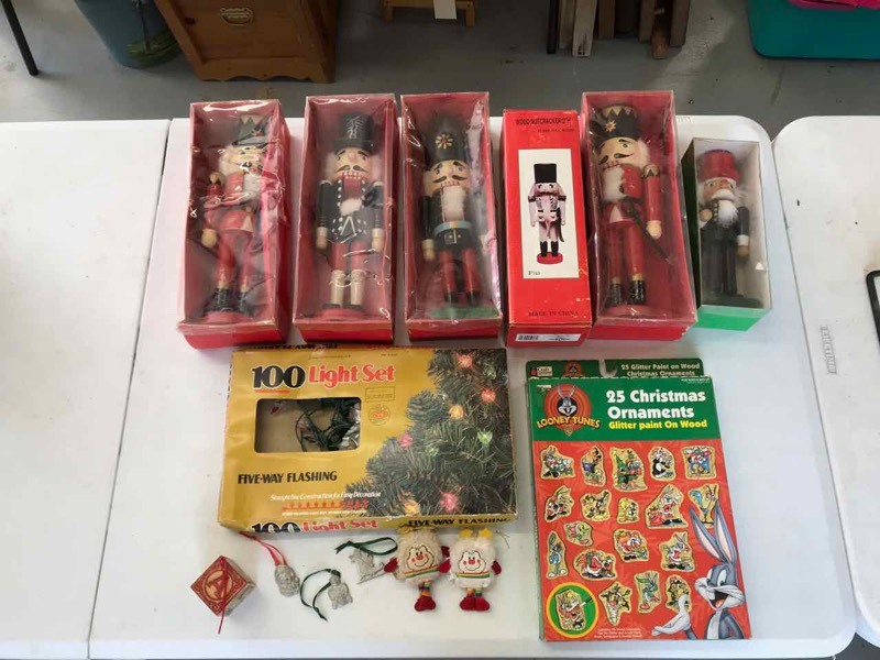 lot 168 image: Christmas Nutcracker Figures and a few ornaments