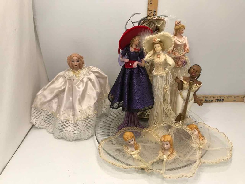 lot 178 image: Dresser Top Dolls