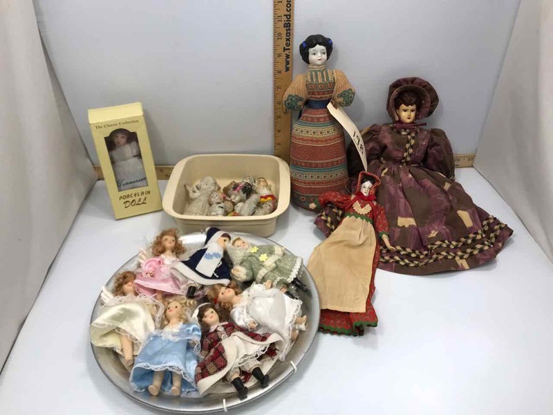 lot 198 image: Asst. Small PorcelainCeramic Dolls