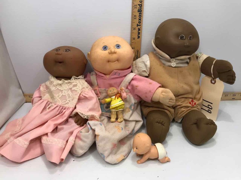 lot 199 image: Cabbage Patch Babies