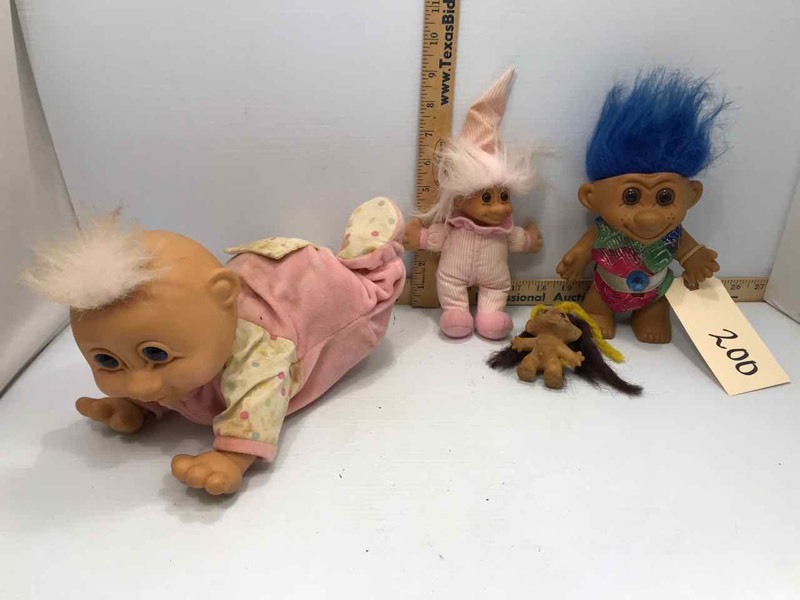 lot 200 image: Troll Dolls