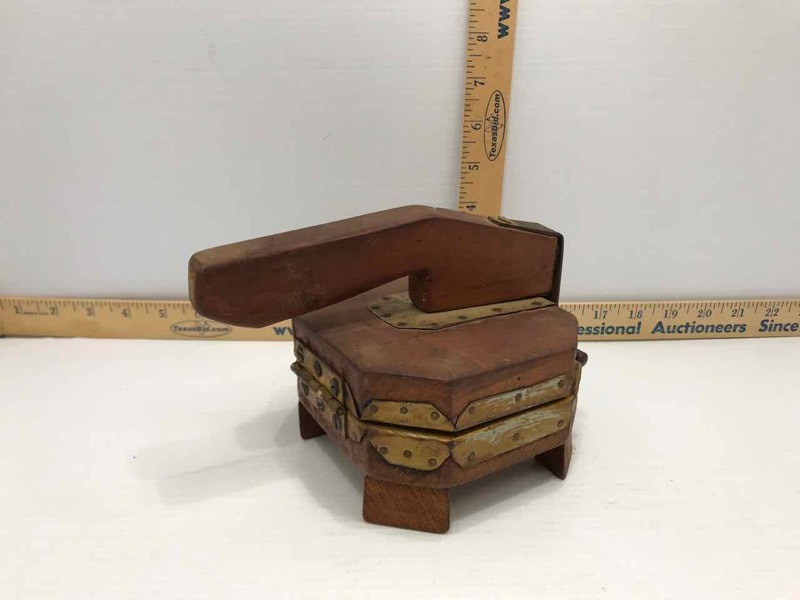 lot 307 image: Tortilla Press