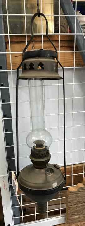 lot 322 image: AntiqueVintage Hanging Oil Lamp