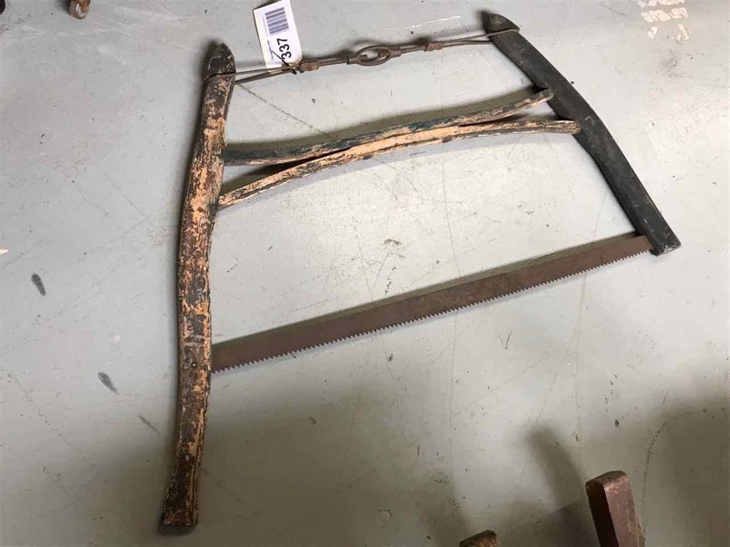 lot 337 image: Antique Handsaw