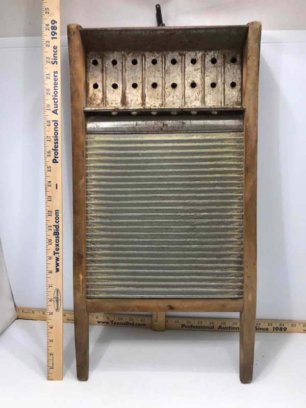 lot 208 image: Washboard Natl Washboard Co., Tin