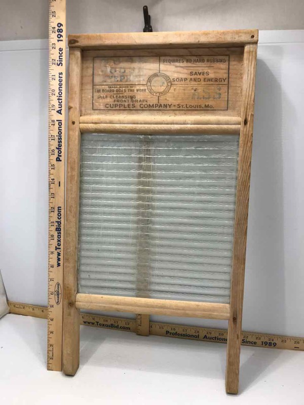 lot 211 image: Washboard Good House Keeper (glass)